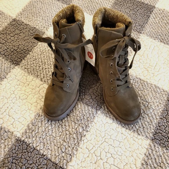 Universal Thread Shoes - NWT Universal Threads lace up boots, Sz 7.5